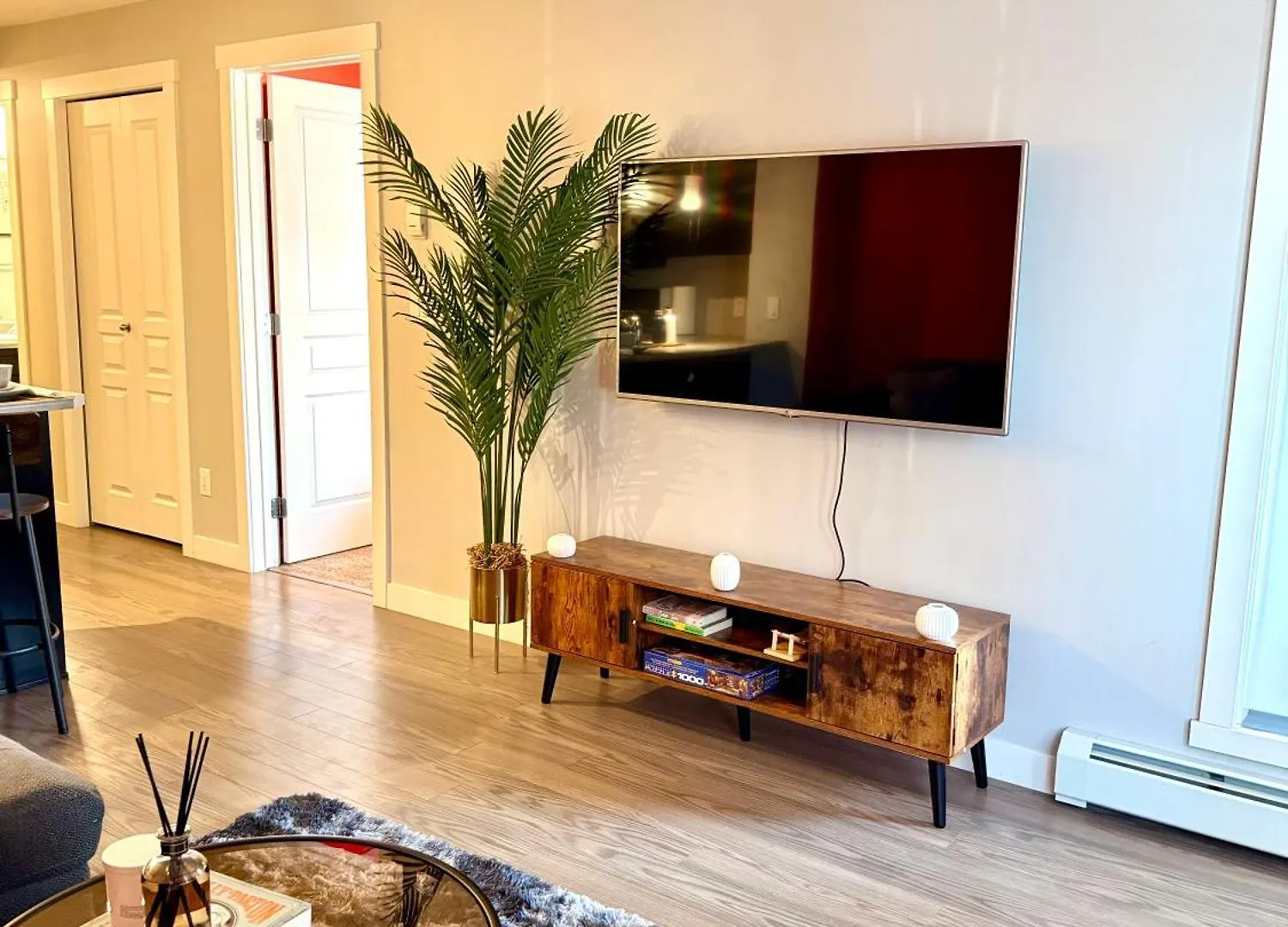 1Bed Highrise Condo Orange House, Clearview Area, Recreation Center Edmonton Kanada