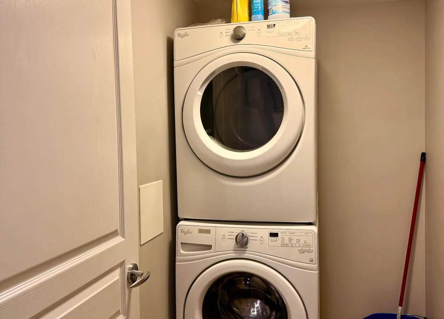 1Bed Highrise Condo Orange House, Clearview Area, Recreation Center Edmonton Apartman